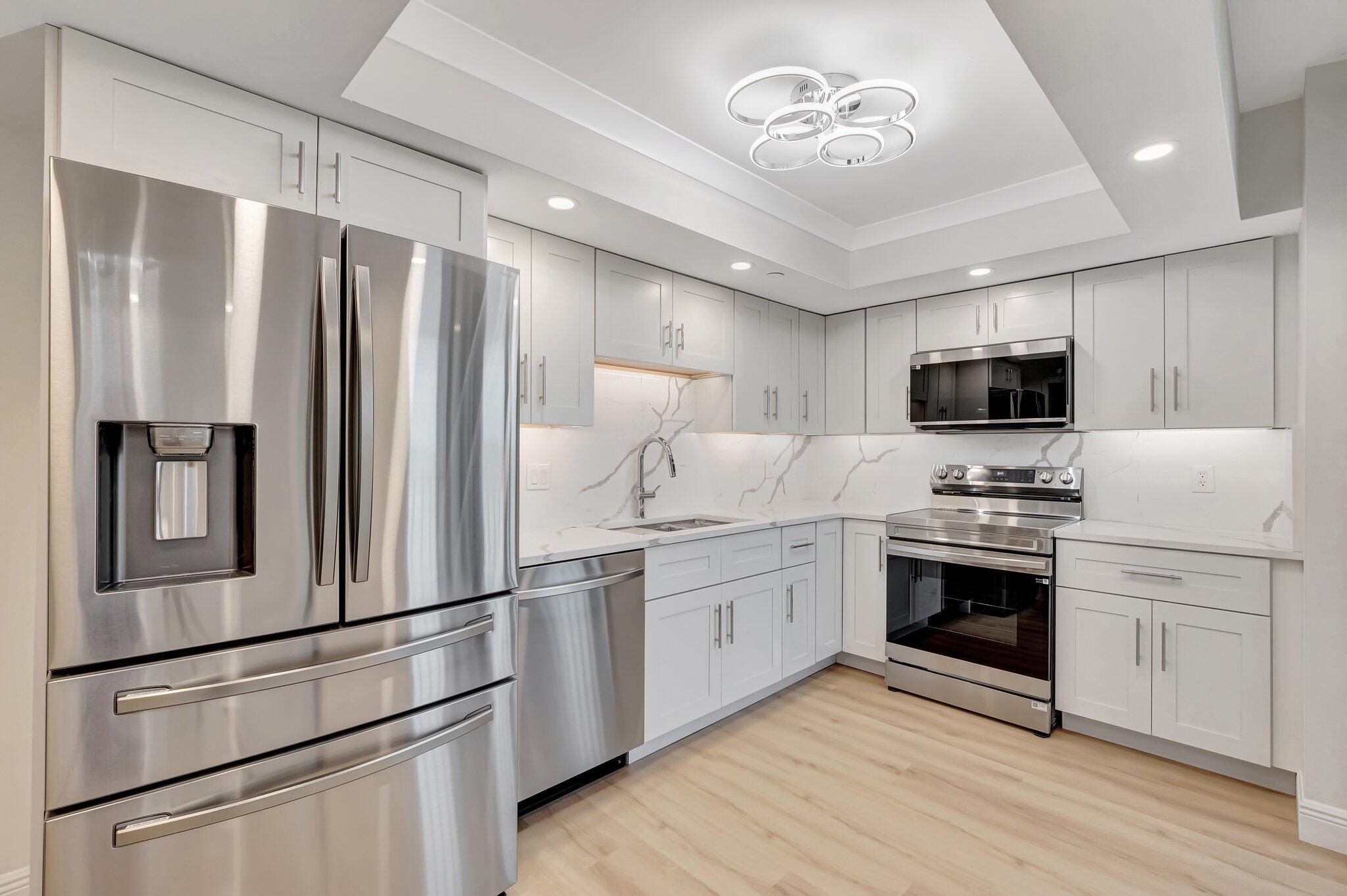 7802 Lakeside Boulevard, Unit 764 Boca Raton, FL 33434 - Photo 4 of 61 KITCHEN