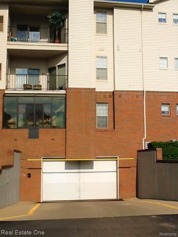 39170 Hayes Road, Unit 21 Clinton Township, MI 48038 - Photo 32 of 33 Gallery Image 32