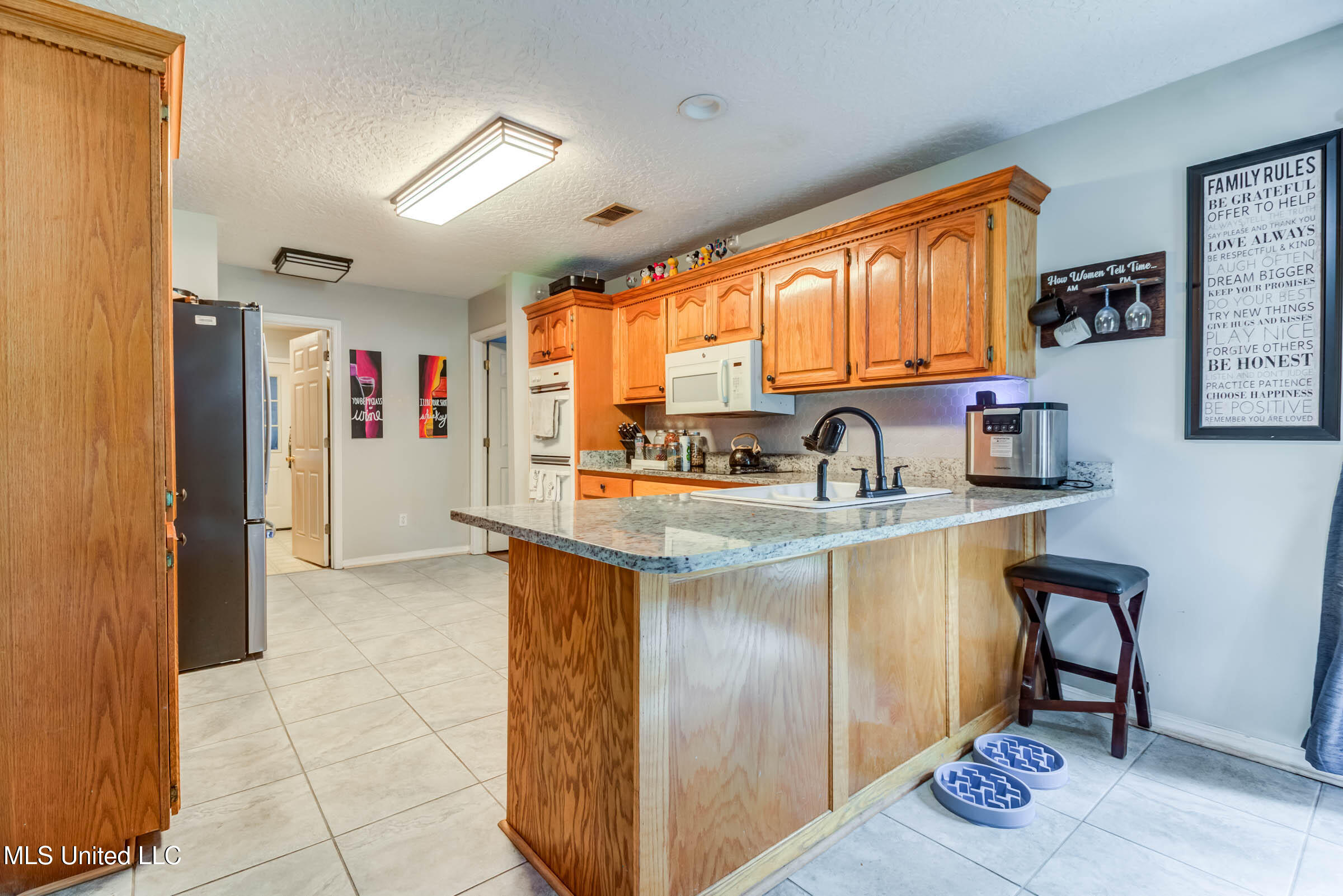 8812 Old Walnut Road Ocean Springs, MS 39564 - Photo 11 of 36 11