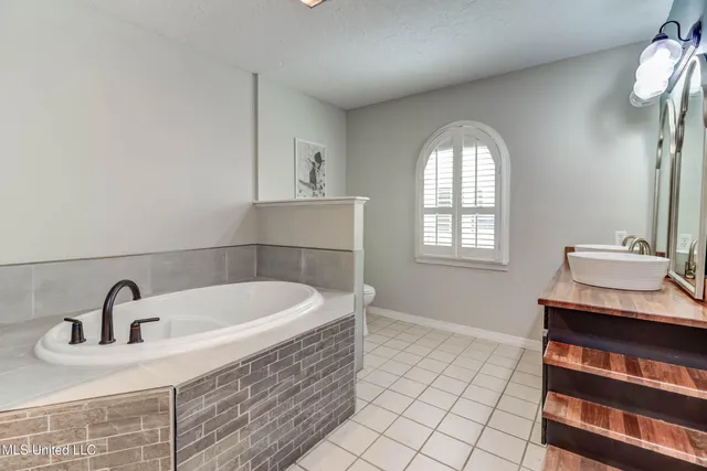 $2,500 | 8812 Old Walnut Road, Ocean Springs, MS 39564