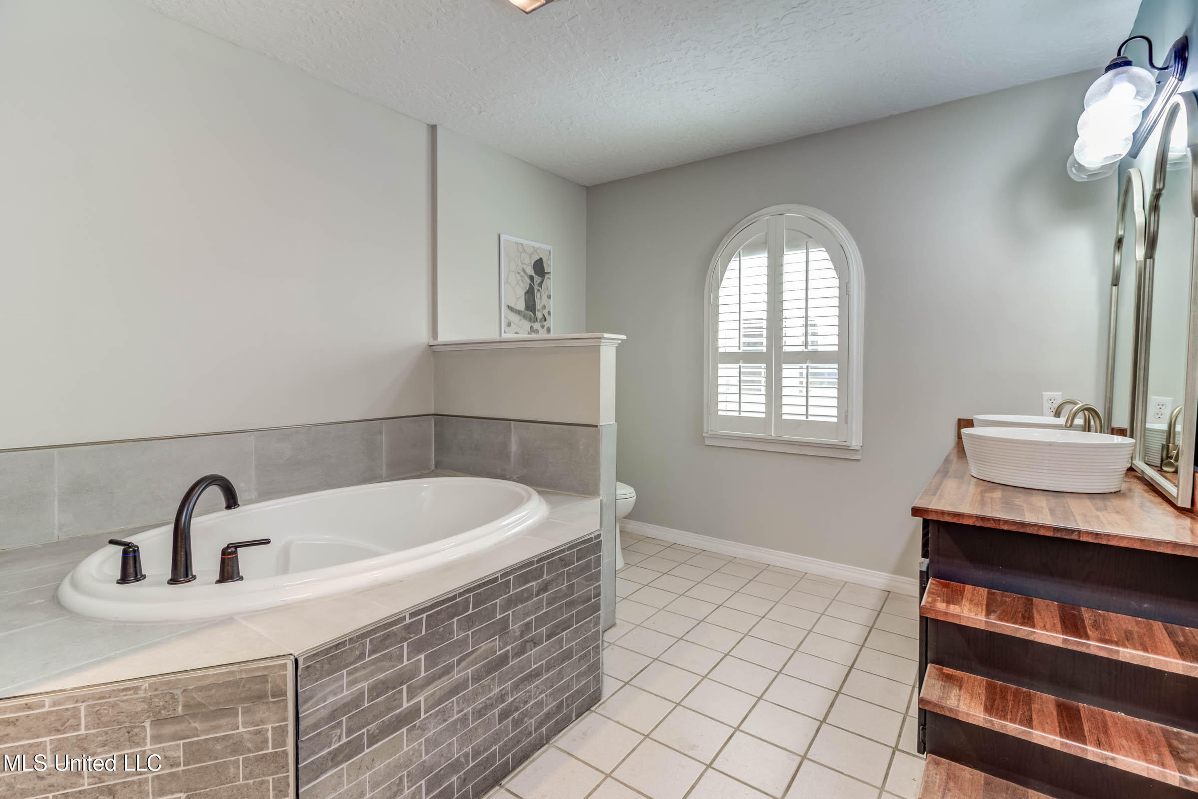 8812 Old Walnut Road Ocean Springs, MS 39564 - Photo 18 of 36 18