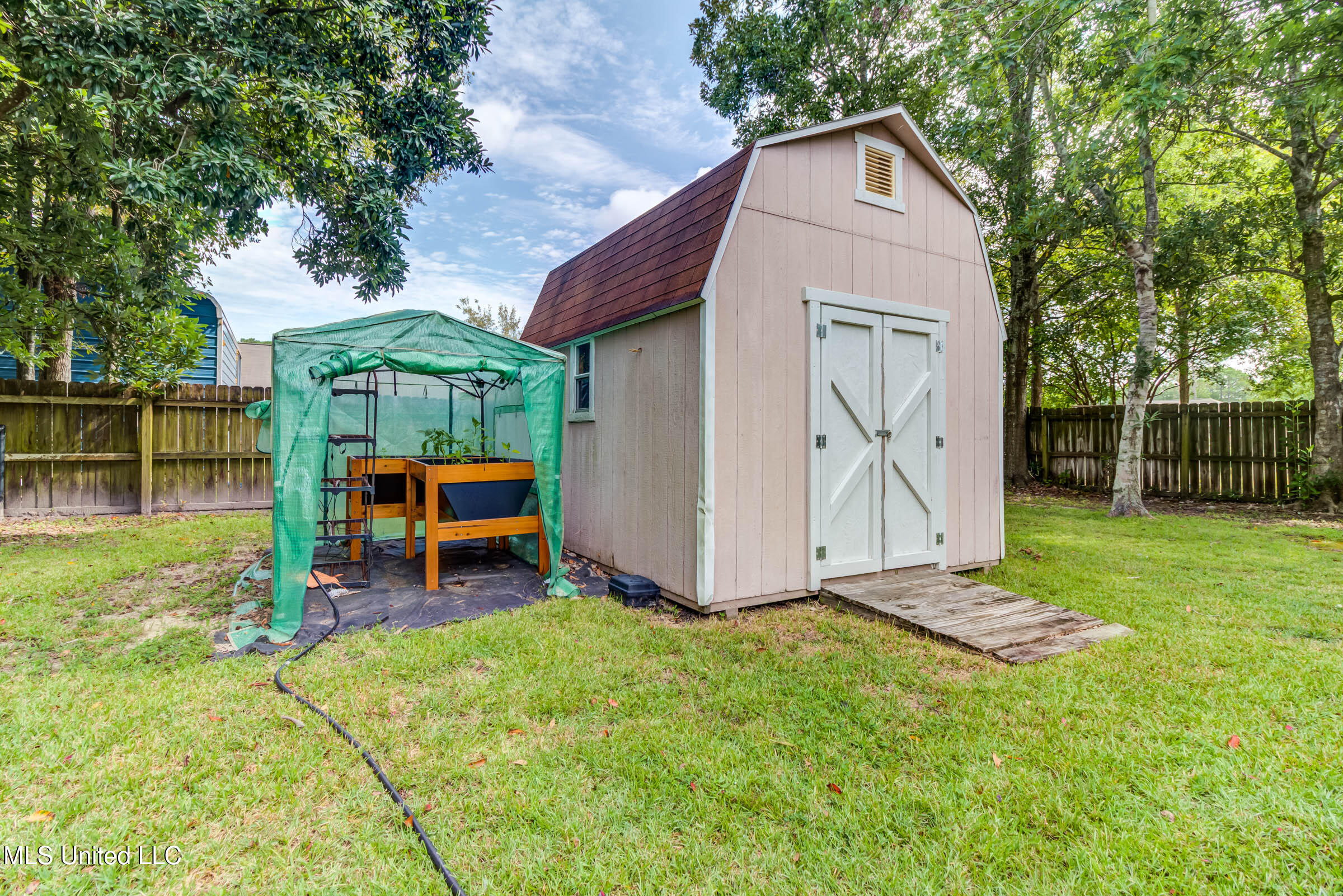 8812 Old Walnut Road Ocean Springs, MS 39564 - Photo 30 of 36 32