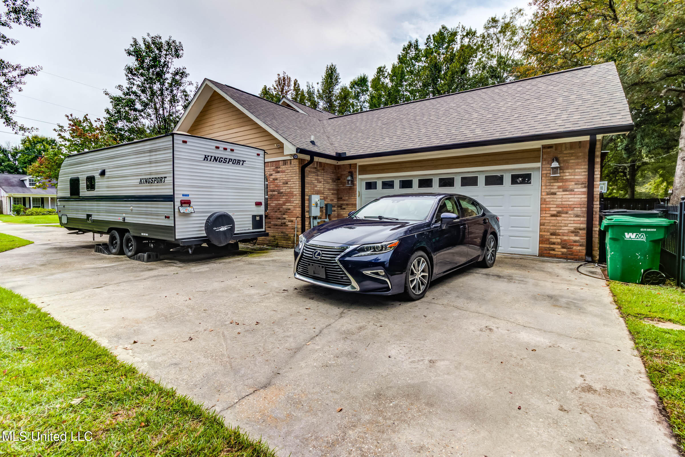 8812 Old Walnut Road Ocean Springs, MS 39564 - Photo 36 of 36 garage