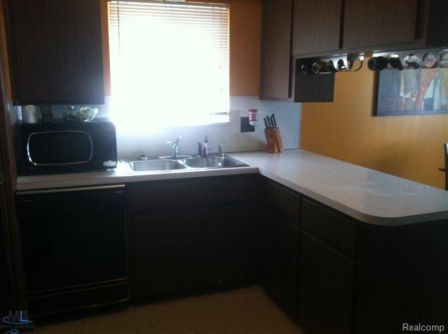 8357 Harding Street Center Line, MI 48015 - Photo 3 of 18 Kitchen