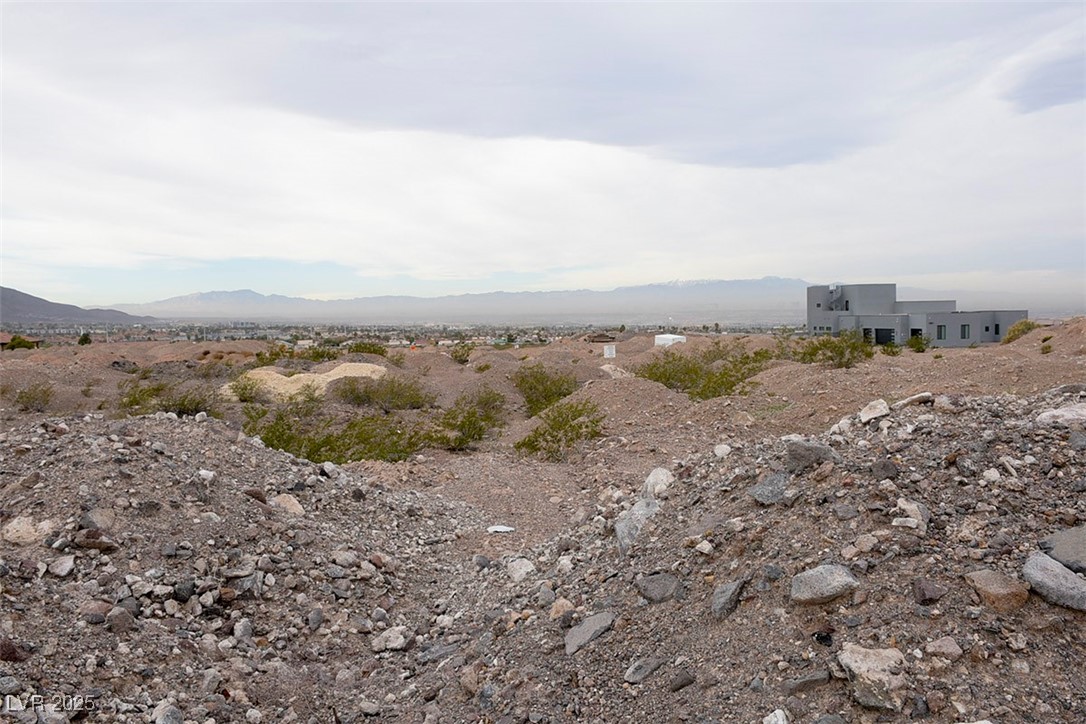 South Parawan Street Henderson, NV 89015 - Photo 8 of 11 Mountain view