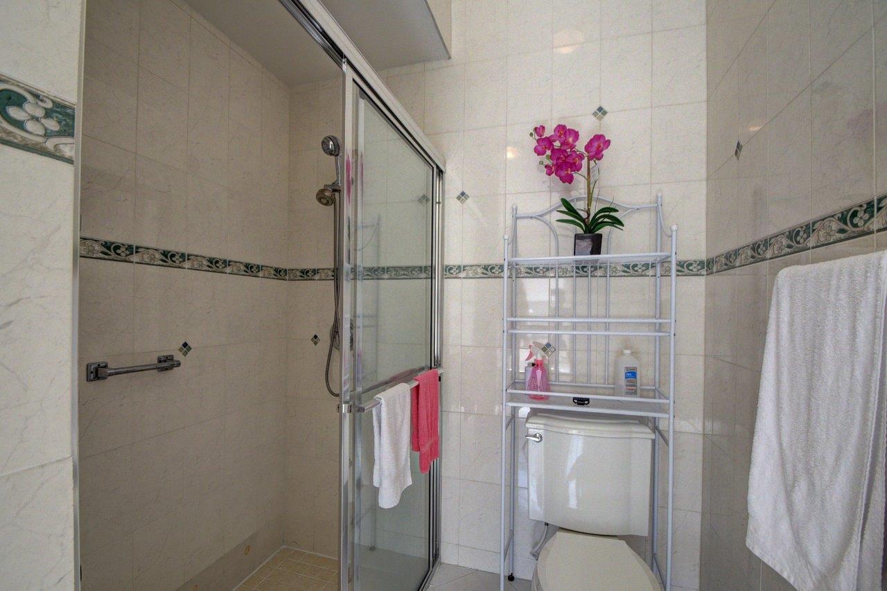 8565 Vía Serena Boca Raton, FL 33433 - Photo 19 of 37 Masterbathroom