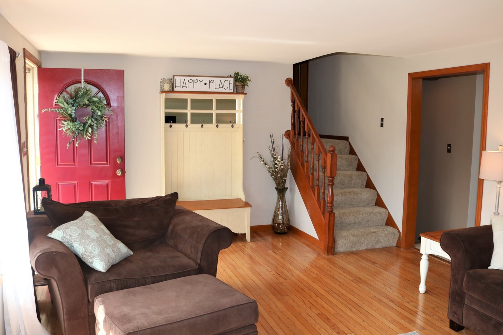 10167 Rich Road DeKalb, IL 60115 - Photo 4 of 31 a living room with furniture and a potted plant