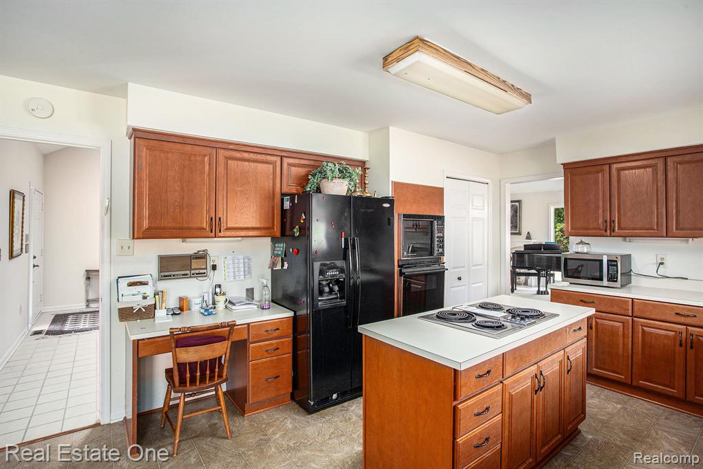 36508 Valley Ridge Drive Farmington Hills, MI 48331 - Photo 13 of 29