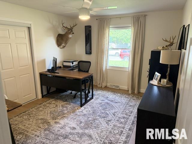 75 Roundtable Road Springfield, IL 62704 - Photo 8 of 26