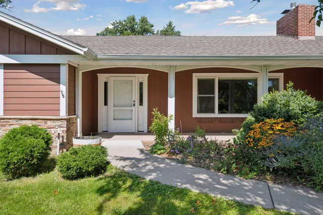 $434,900 | 428 St Peter Avenue East, Delano, MN 55328