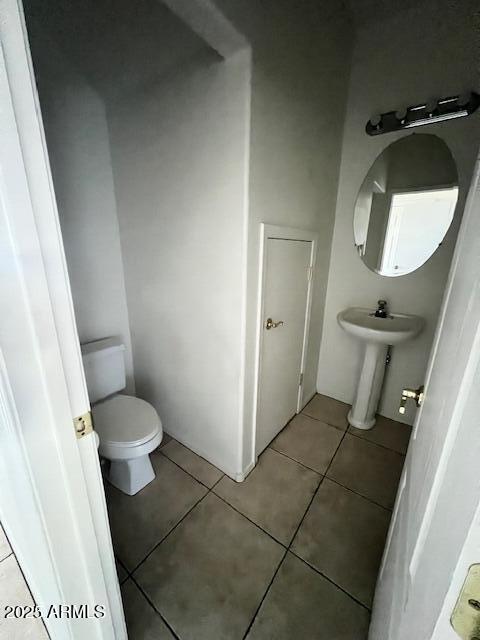 5415 East McKellips Road, Unit 31 Mesa, AZ 85215 - Photo 5 of 16 a bathroom with a toilet and a mirror