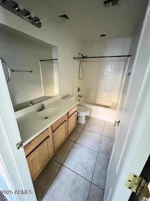 5415 East McKellips Road, Unit 31 Mesa, AZ 85215 - Photo 9 of 16 a bathroom with a tub sink and mirror