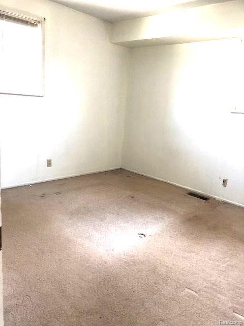 807 North Road Fenton, MI 48430 - Photo 8 of 13 bedroom
