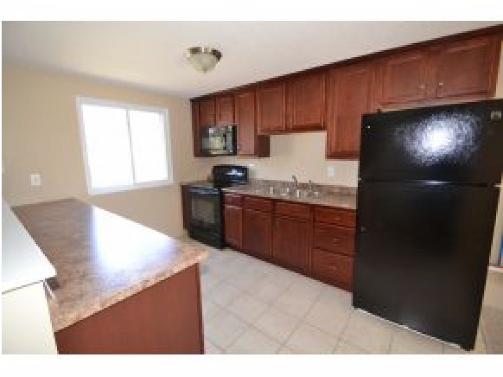 901 Mammoth Road, Unit 6 Manchester, NH 03104 - Photo 4 of 19