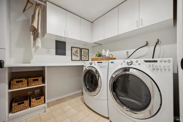 a view of a dinning table and chairs in the patio