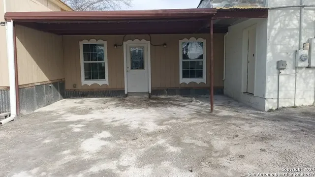 $1,500 | 100 Avenue H, Poteet, TX 78065