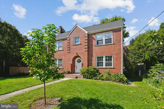 $1,475 | 904 North Ivy Street, Unit 3, Arlington, VA 22201