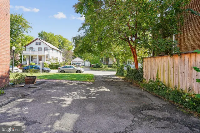 $1,475 | 904 North Ivy Street, Unit 3, Arlington, VA 22201