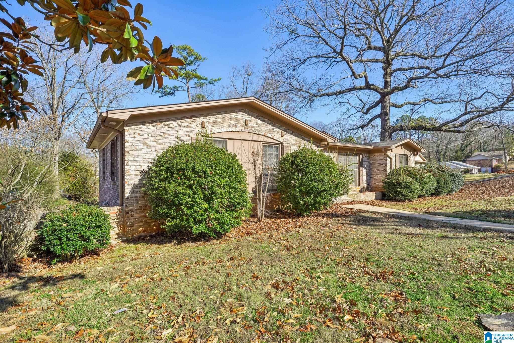 908 Rockingham Road Birmingham, AL 35235 - Photo 4 of 59
