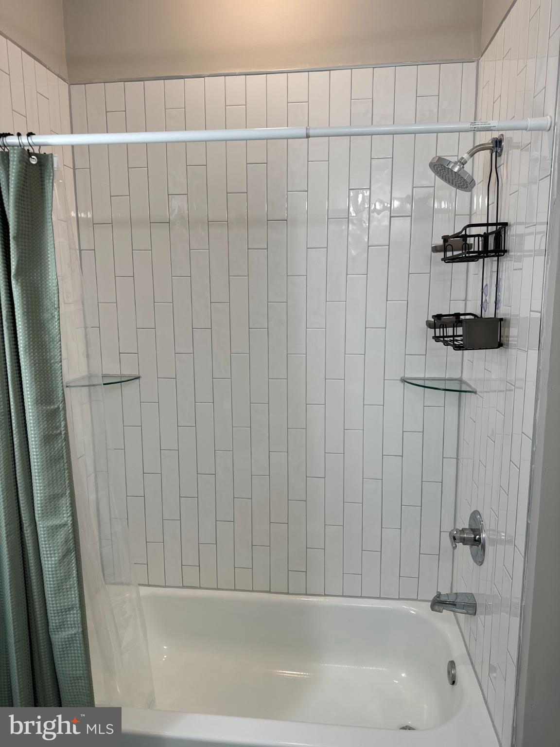 1628 North Calvert Street Baltimore, MD 21202 - Photo 29 of 50 a bathroom with a shower