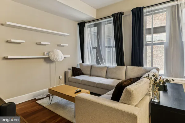 $215,000 | 1500 Chestnut Street, Unit 8I, Philadelphia, PA 19102