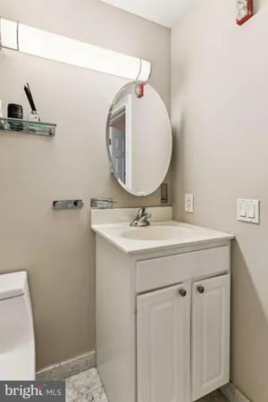 $215,000 | 1500 Chestnut Street, Unit 8I, Philadelphia, PA 19102