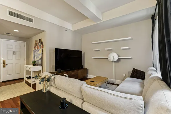 $215,000 | 1500 Chestnut Street, Unit 8I, Philadelphia, PA 19102