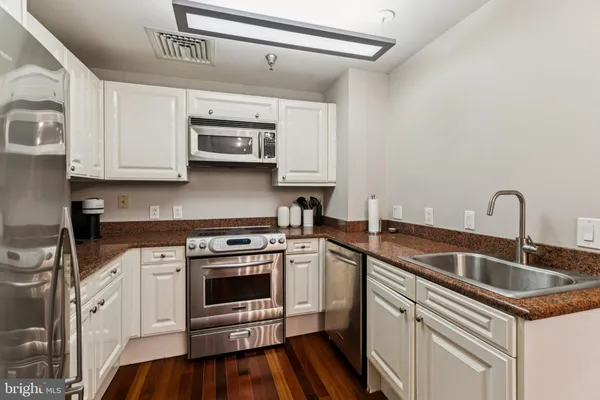 $215,000 | 1500 Chestnut Street, Unit 8I, Philadelphia, PA 19102
