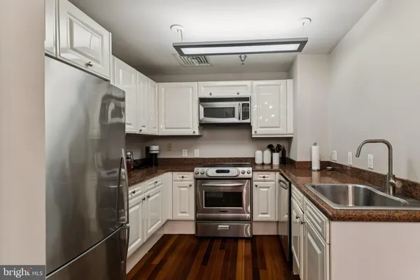 $215,000 | 1500 Chestnut Street, Unit 8I, Philadelphia, PA 19102