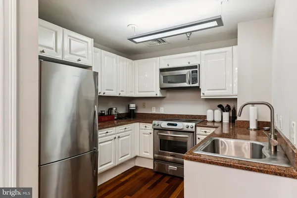 $215,000 | 1500 Chestnut Street, Unit 8I, Philadelphia, PA 19102
