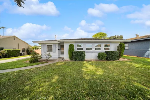 $2,900 | 3453 Sunnyside Drive, Riverside, CA 92506