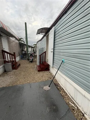 a view of a back yard of the house