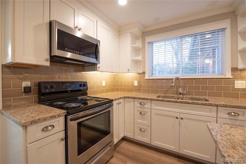 1699 Littlestone Road Grosse Pointe Woods, MI 48236 - Photo 24 of 54