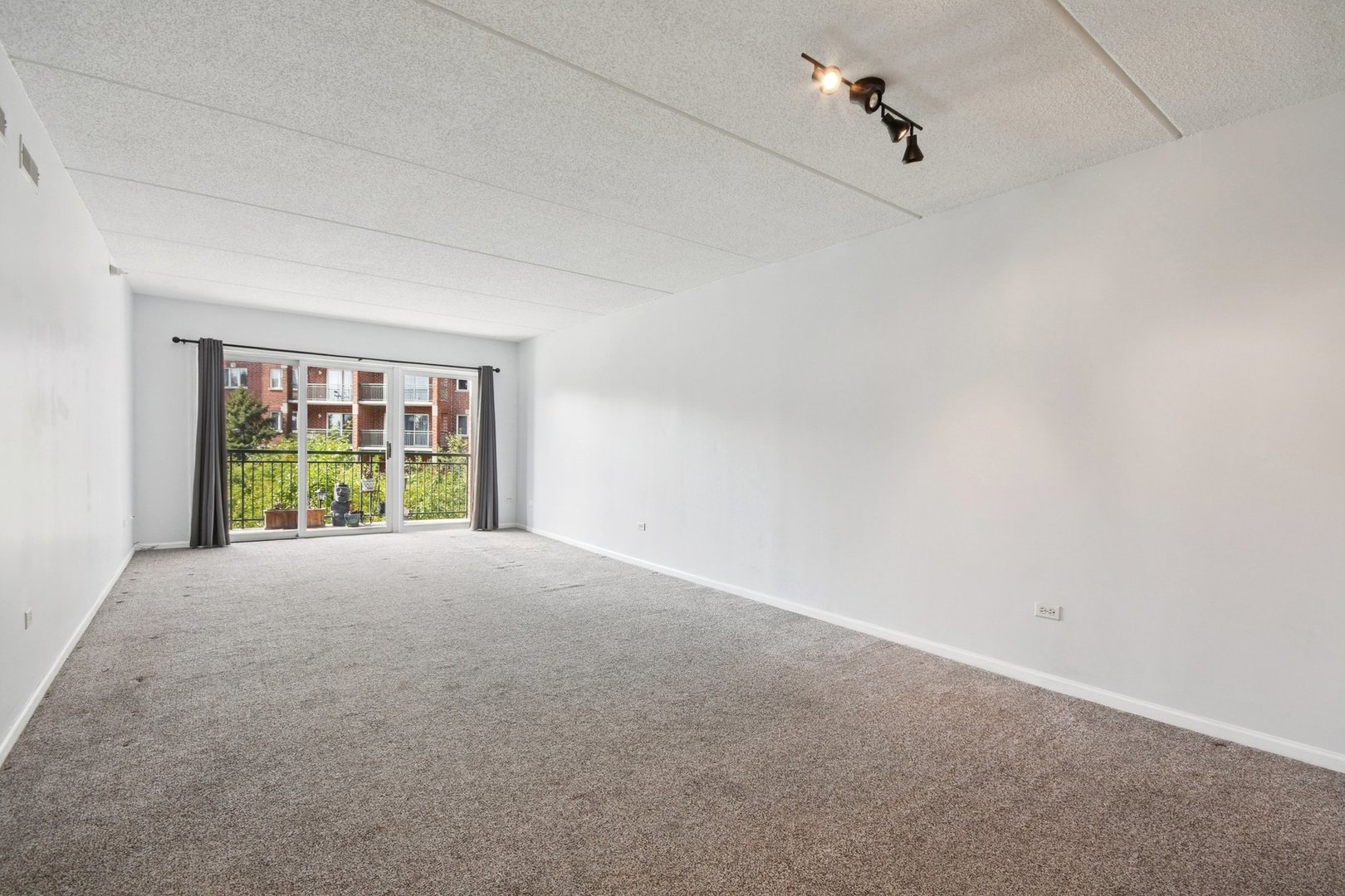 650 South River Road, Unit 306 Des Plaines, IL 60016 - Photo 3 of 24 Gallery Image 3