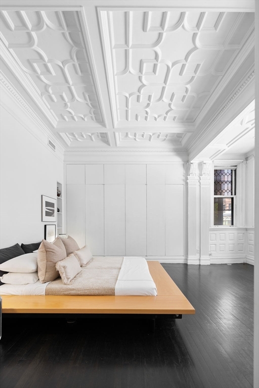 175 Commonwealth Avenue, Unit B Boston, MA 02116 - Photo 11 of 25 a room with furniture and window