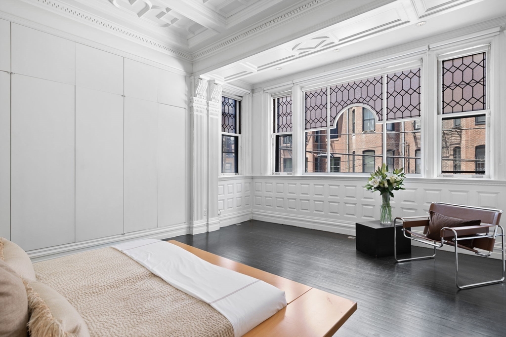 175 Commonwealth Avenue, Unit B Boston, MA 02116 - Photo 13 of 25 a spacious bedroom with a bed a table and potted plant