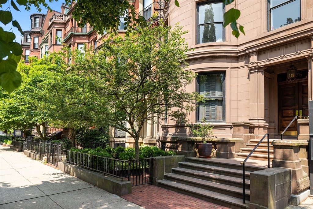 175 Commonwealth Avenue, Unit B Boston, MA 02116 - Photo 21 of 25 a view of outdoor space yard and patio
