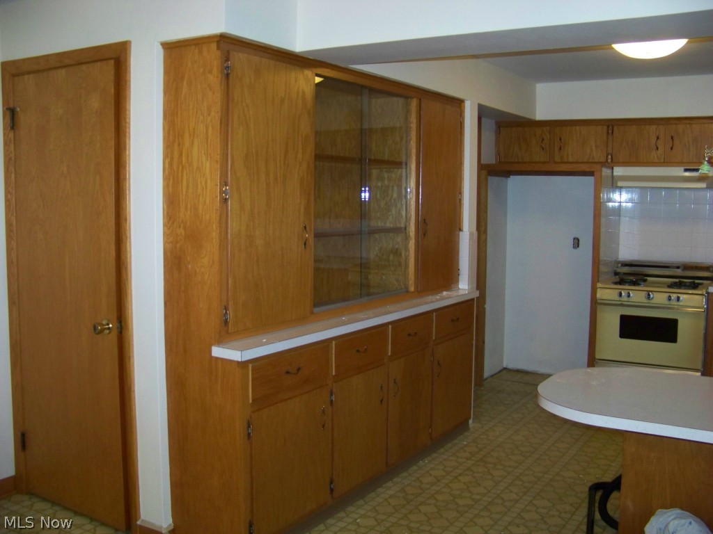 658 Robinson Road Campbell, OH 44405 - Photo 5 of 19 Gallery Image 5