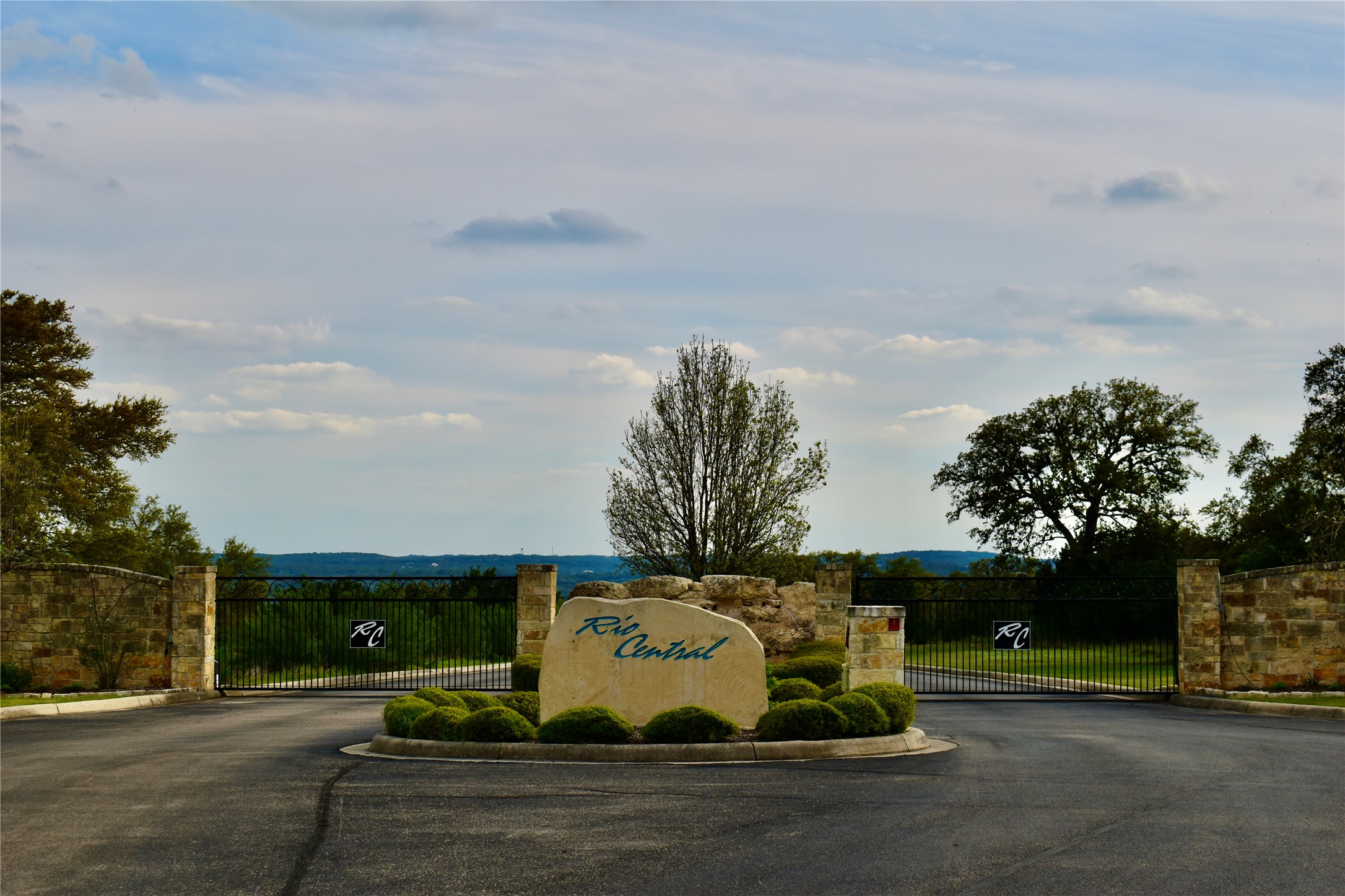 558 Rio Ridge Parkway Spring Branch, TX 78070 - Photo 8 of 10 a view of a back yard of the house