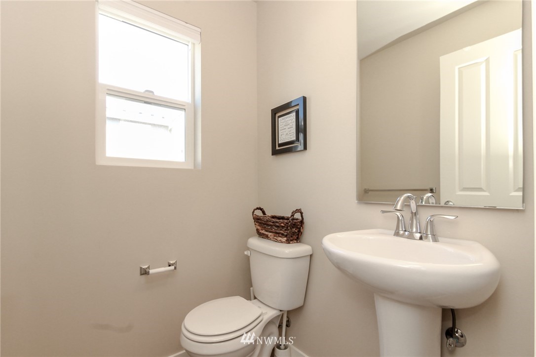 329 Anacortes Place Northeast Renton, WA 98059 - Photo 11 of 23 Gallery Image 11