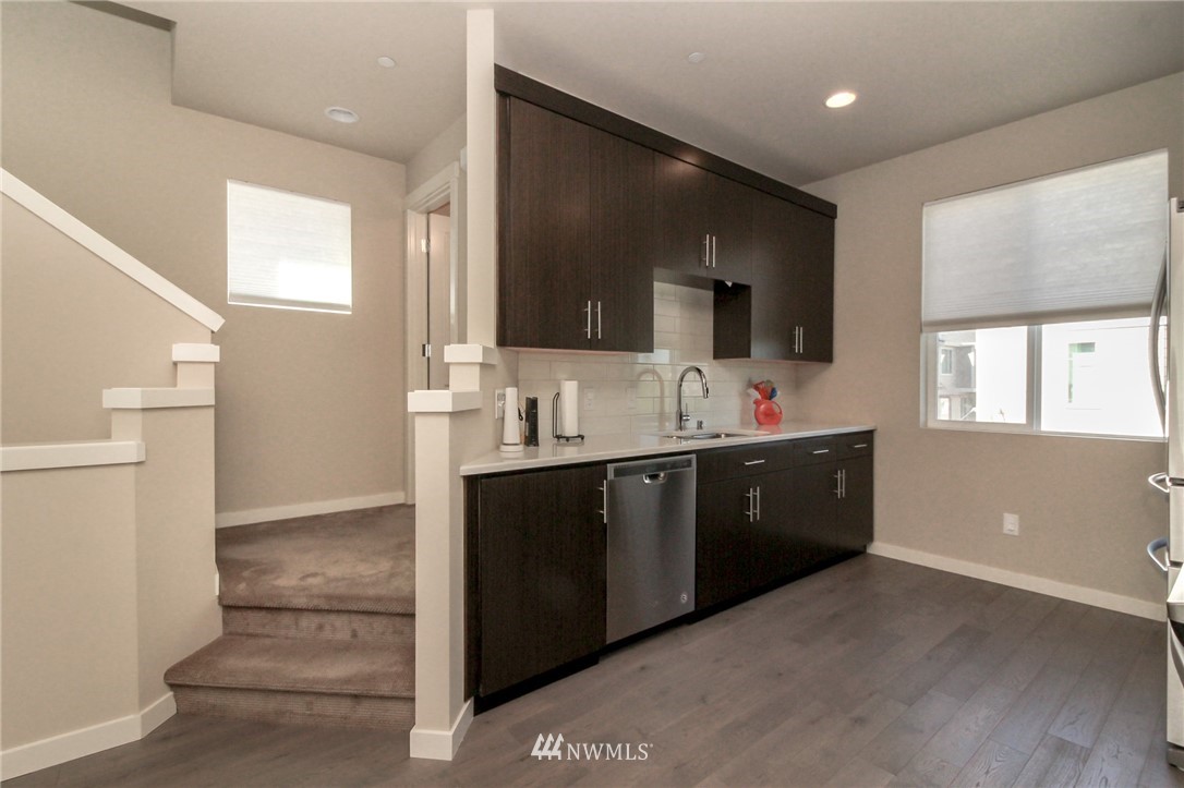 329 Anacortes Place Northeast Renton, WA 98059 - Photo 12 of 23 Gallery Image 12
