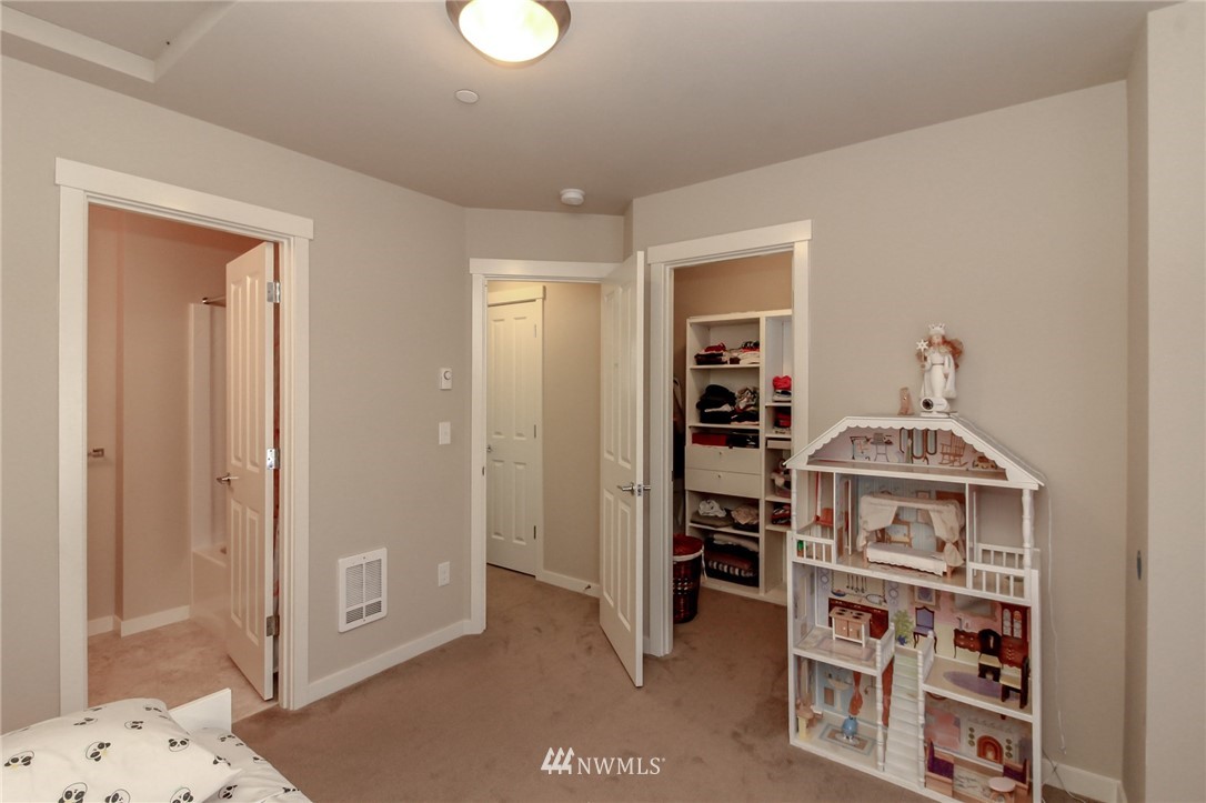 329 Anacortes Place Northeast Renton, WA 98059 - Photo 17 of 23 Gallery Image 17