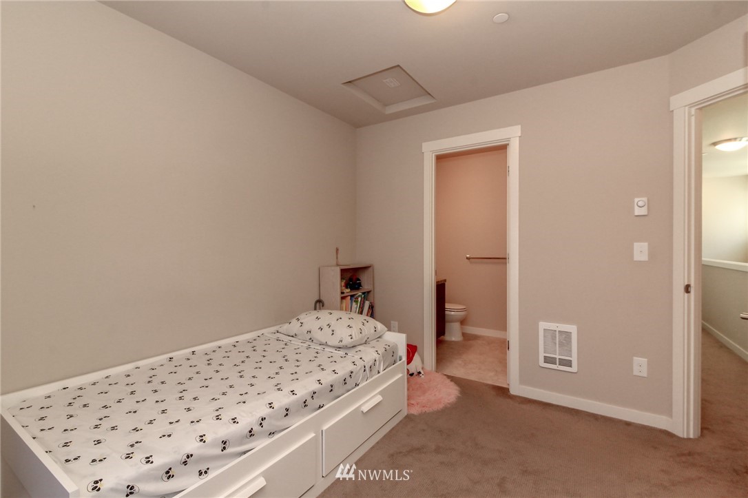 329 Anacortes Place Northeast Renton, WA 98059 - Photo 18 of 23 Gallery Image 18