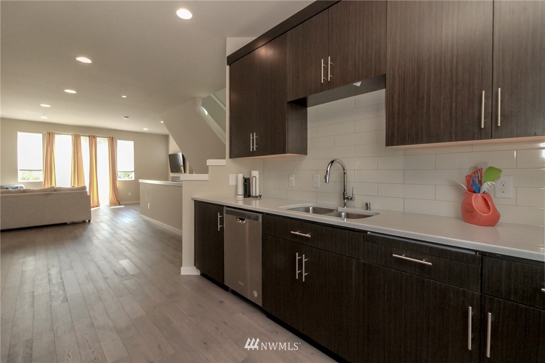 329 Anacortes Place Northeast Renton, WA 98059 - Photo 10 of 23 Gallery Image 10
