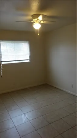 $825 | 510 Avondale Avenue, Unit 2, Bryan, TX 77802