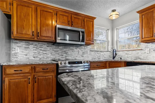 $307,500 | 1411 Kimberly Drive, Warrensburg, MO 64093