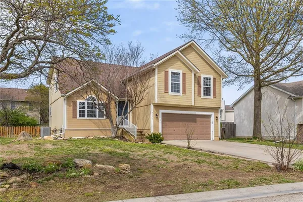 $307,500 | 1411 Kimberly Drive, Warrensburg, MO 64093