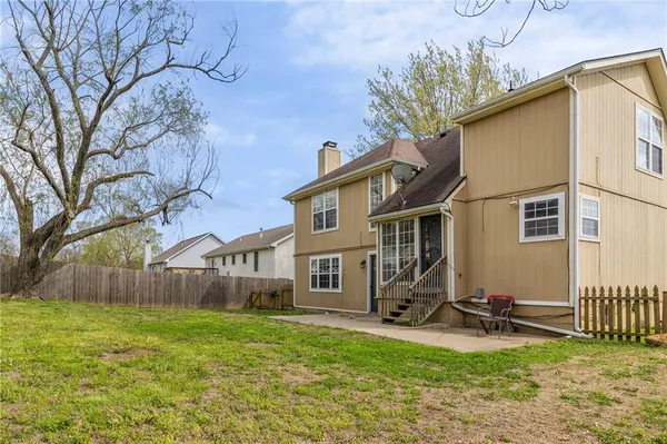 $307,500 | 1411 Kimberly Drive, Warrensburg, MO 64093