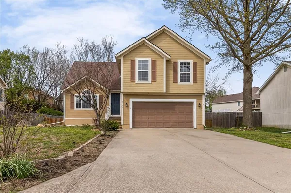 $307,500 | 1411 Kimberly Drive, Warrensburg, MO 64093