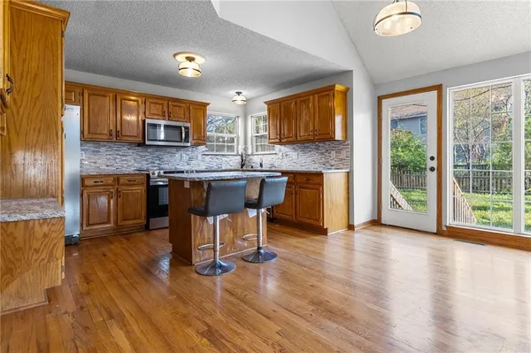 $307,500 | 1411 Kimberly Drive, Warrensburg, MO 64093